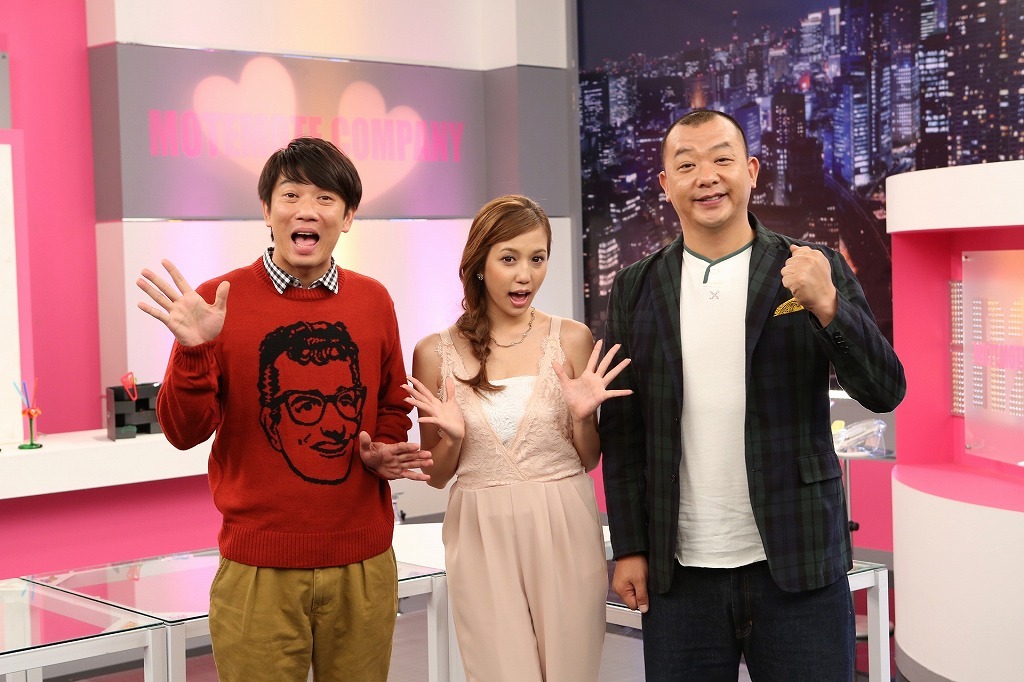 「モテモテかんぱにーR25」エンディング曲発表記者会見に出席したTKOと丸高愛実。(c)KTV