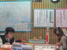 初対面の桜林デスクとの時間を持て余すバカリズム。