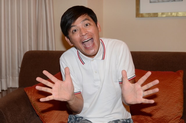 「すべり芸人☆夢の競演 THE すべり場」のMCを務めるますだおかだ岡田。