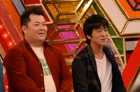 取材会に出席したブラックマヨネーズ。