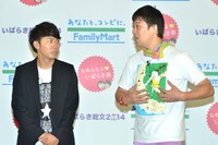 自身にTシャツに、茨城の伝説の巨人「ダイダラボウ」のイラストを採り入れている佐久間一行（右）。