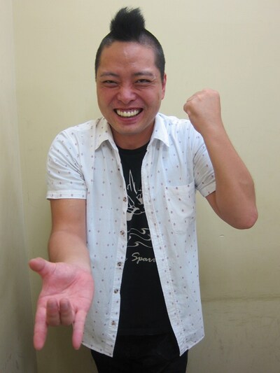 「目指せ100万円!! BLACK$MILLION」で番組初の100万円を獲得したキャベツ確認中・キャプテン☆ザコ。