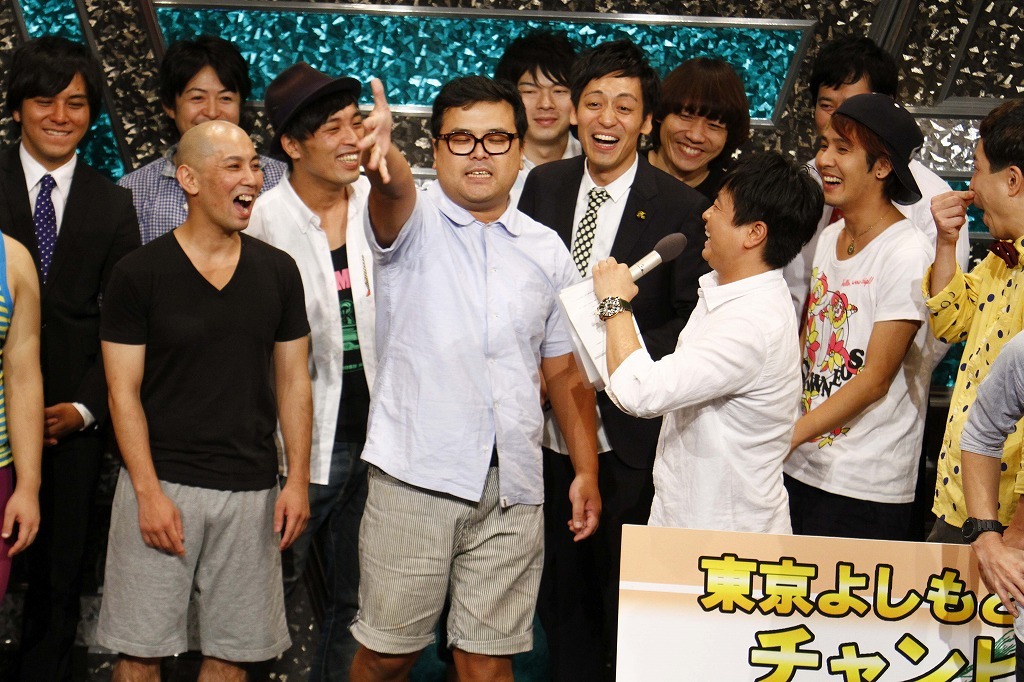 決勝を逃し悪あがきするとろサーモン久保田。(c)藤澤孝代（フォトプロ）