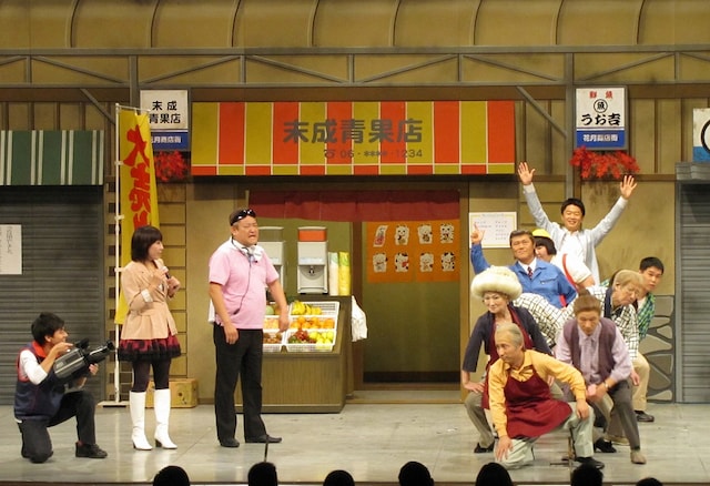 吉本新喜劇「しみけんの商店街を盛り上げよう！」(c)吉本興業