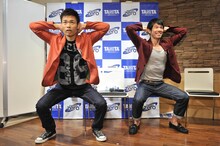 「アクエリアス ゼロ×タニタ 30日間健康チャレンジ」のPRイベントで、上級者向けのスクワットに挑戦する品川庄司。