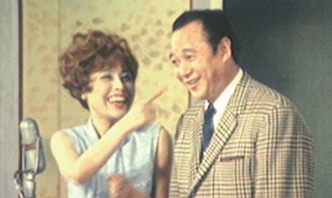 DVD「漫才のDENDO 聴（きく）編」の一場面。(c)2013 朝日放送 / 吉本興業