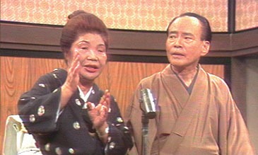 DVD「漫才のDENDO 聴（きく）編」の一場面。(c)2013 朝日放送 / 吉本興業