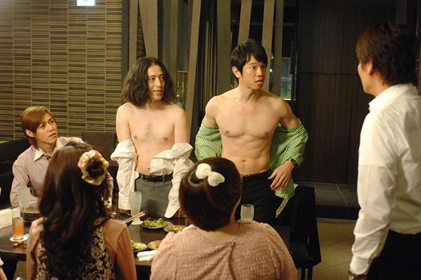 DVD「タバコイ～タバコで始まる恋物語～」のワンシーン。 (c)2013 TBSテレビ／吉本興業