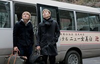 DVD「営業100万回」のワンシーン。 (c)2013テレビ東京／吉本興業