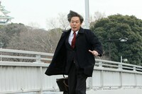 DVD「初夜と蓮根」のワンシーン。 (c)2013朝日放送／吉本興業