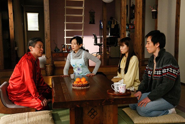 DVD「初夜と蓮根」のワンシーン。 (c)2013朝日放送／吉本興業