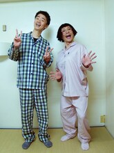 10月24日（木）、25日（金）、大阪・なんばグランド花月にて、「しみけん、すっちーの新喜劇60　～座長に…なりたいんや！～」を開催する清水けんじ（左）とすっちー（右）。