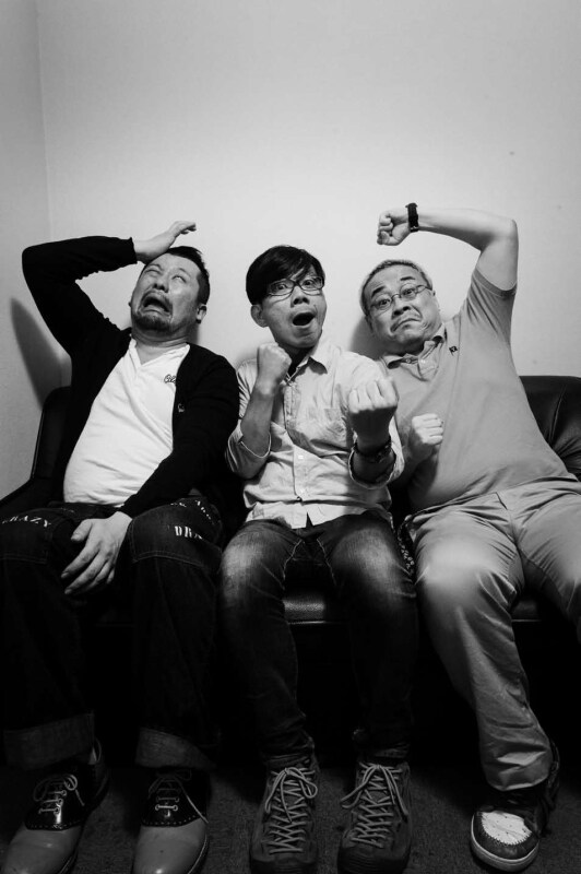 「KAMINOGE」vol.23で鼎談を展開する、ケンドーコバヤシ、バッファロー吾郎（左から）。