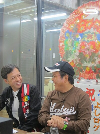 「よしログ」の「1000回記念ウィーク」MCを務めた130R。