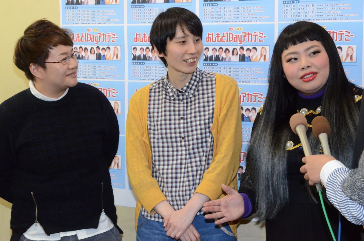 講座後の囲み取材で、3人は受講生について「ライバルではなく将来笑いを一緒に作っていく仲間」と語った。