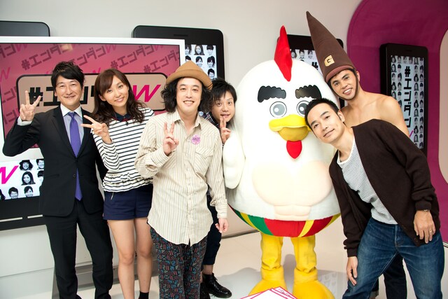 10月21日放送「＃エンダンW」に出演した、堀潤、吉木りさ、エレキコミックやつい、かもめんたる、小島よしお（左から）。着ぐるみは小島が作ったおぱピヨちゃん。