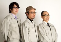 東京ポッド許可局。（左から）米粒写経・サンキュータツオ、マキタスポーツ、プチ鹿島。