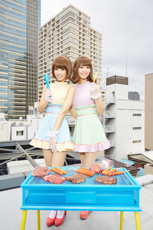 トップバッターで登場するバニラビーンズ。