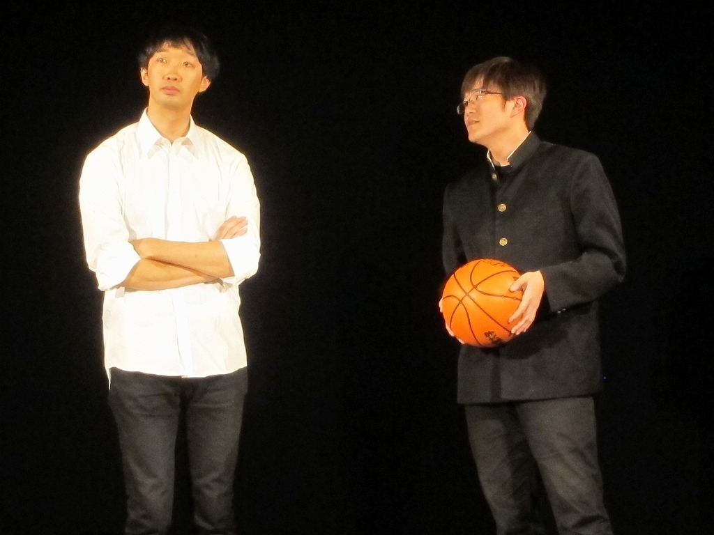 「ラバーガールリクエストアワー」の一場面。写真のネタは「バスケ」。