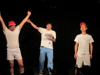 「RG 対 ハブ～ジャッジ熊谷～2013　2人だけの大運動会」の一場面。勝者はレイザーラモンRG。