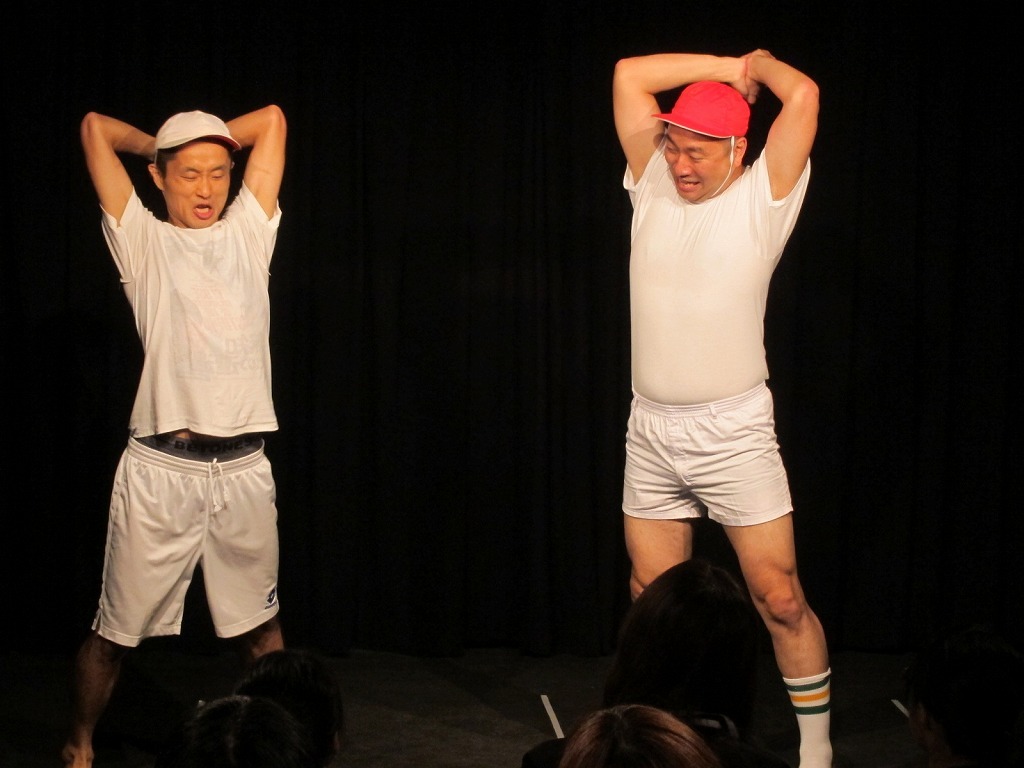 「エアギター カンナムスタイル対決」はドロー。