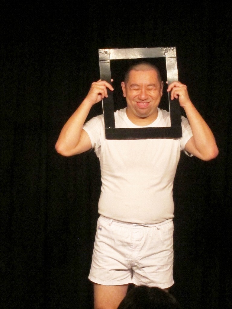 「運動会で、予行演習でアキレス健切って、本番出られない先生の顔対決」のRG。