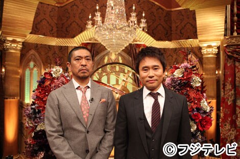 新番組「教訓のススメ」MCのダウンタウン。(c)フジテレビ