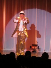 スペシャルライブ「佐久間一行SHOW10回記念SP『歌ネタコレクション～そうだ根プチ沼だね～』」オープニング。