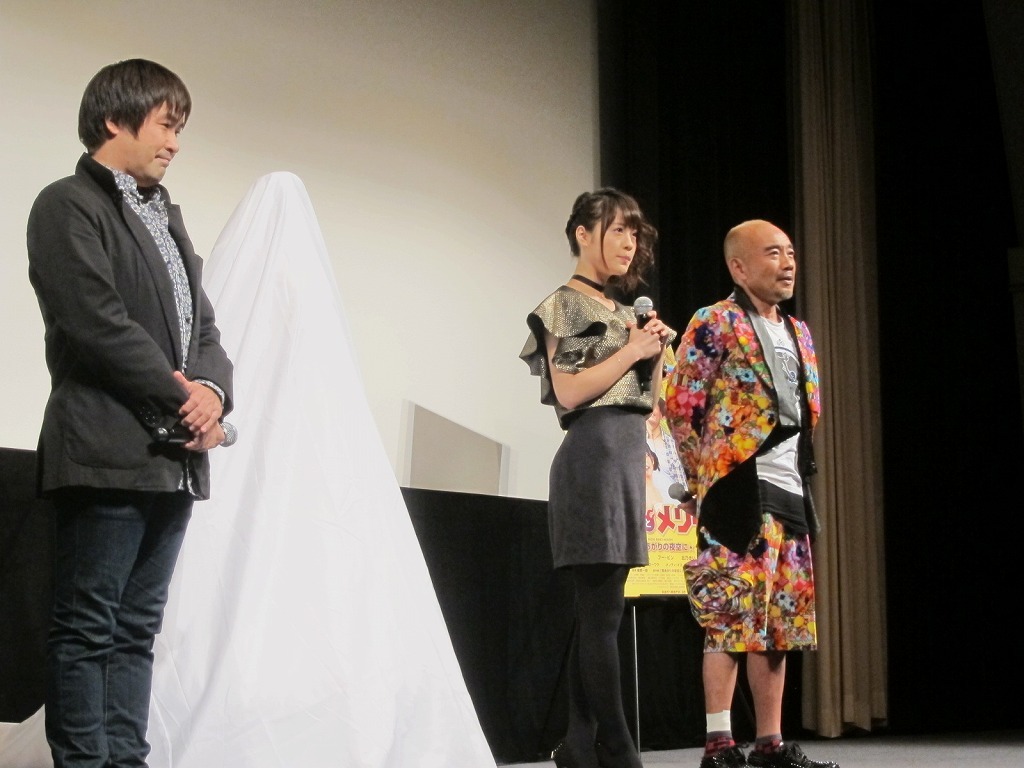 試写会に登壇した竹中直人、北乃きい、深作健太監督。
