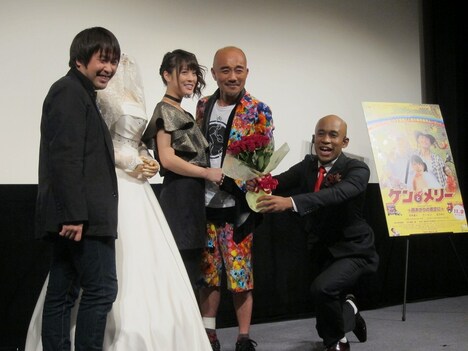 映画「ケンとメリー 雨あがりの夜空に」完成披露試写会の様子。