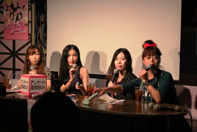 映画「ラブクラフト・ガール」の公開記念イベントの様子。右端がまぁこ。