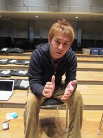 11月2日（土）、3日（日）、東京・新宿シアターモリエールにて、単独ライブ「泥水」とトークライブを開催するヒロシ。