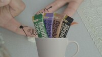 AGFの粉末スティック飲料「Stickドリンクバー」新CMのワンシーン。