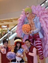 「セブン-イレブン ワンピースキャンペーン プレス発表会」に出演したかもめんたると南明奈。