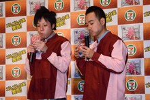 新商品「ゴムゴムの実（ブルーベリー＆ホイップ」を頬張るかもめんたる。