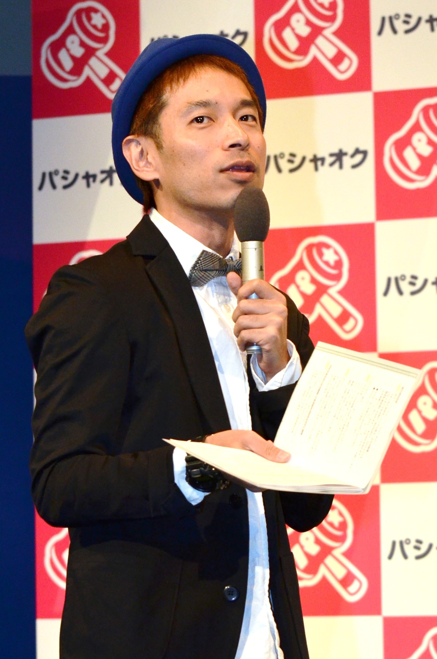 MCを務めるタケト。