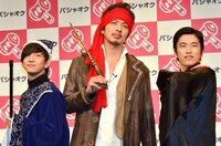 パンサー向井、ベイビーギャング北見、しずる村上（左から）。