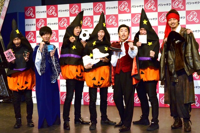 「パシャオク」の「えがお∞（むげんだい）プロジェクト」発足記者会見に出演した、パンサー、しずる、ベイビーギャング（左から）。