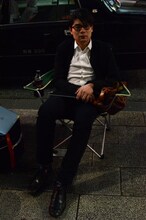 ソフトバンク銀座前に徹夜で並ぶ予定の平成ノブシコブシ吉村。