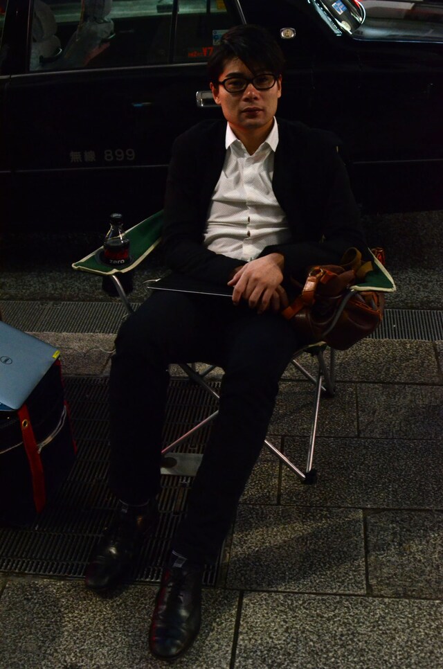 ソフトバンク銀座前に徹夜で並ぶ予定の平成ノブシコブシ吉村。