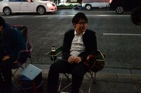 ソフトバンク銀座前に徹夜で並ぶ予定の平成ノブシコブシ吉村。
