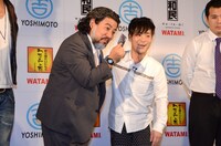 ディエゴはレッドカードと見せかけて、ワタミふれあいカードを出す。