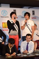 アピールタイムのLLR。福田（左）が「キテレツ大百科」のトンガリのモノマネを披露した。