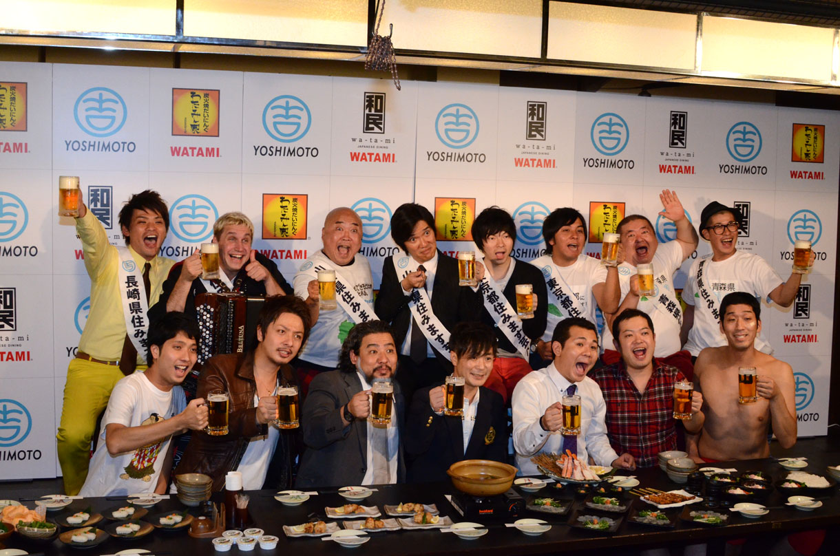 「住みます芸人対抗『The・宴王』決定戦～冬の陣～」開催発表会見後のフォトセッションの様子。