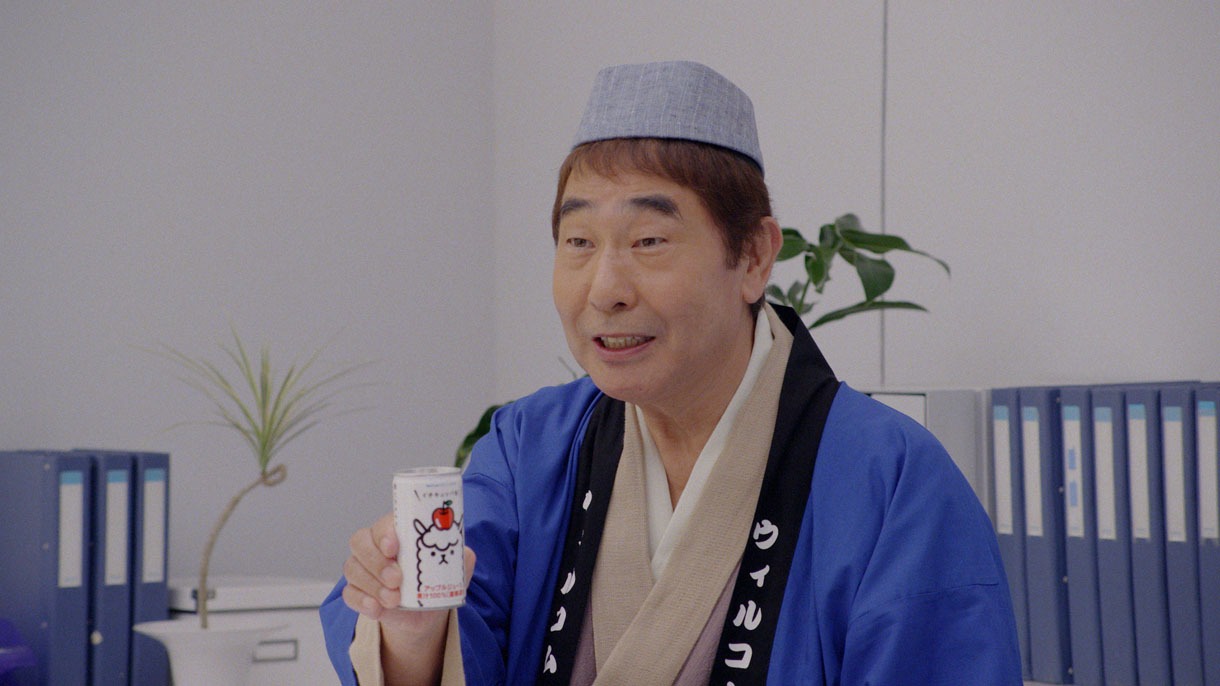 ウィルコムの新CM「イチキュッパ缶もらえる編」のワンシーン。