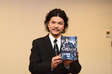 Blu-ray / DVDボックス「GRIMM／グリム」のPR映像に出演しているMr.都市伝説 関暁夫。
