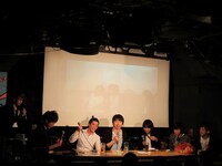 年表トーク中盤では、くじらにトーク力をアピールしまくる小宮に児島が「小宮くんとはいつまでたっても息が合わない」とポツリ。