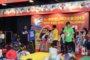 「小・中学生UNO大会2013」国内決勝戦の様子。