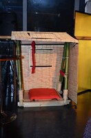 新郎新婦入場時、姫を乗せてきた結婚式用にリニューアルされたかご。これが使われるのは日本で初めてとのこと。