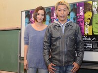 「田村亮一座 本公演『シンドロームで逢いましょう』」に出演するロンドンブーツ1号2号・田村亮と一色紗英。